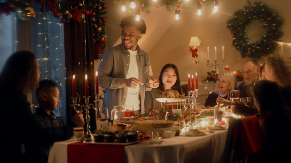 A mesothelioma patient and his loved ones celebrate the holidays