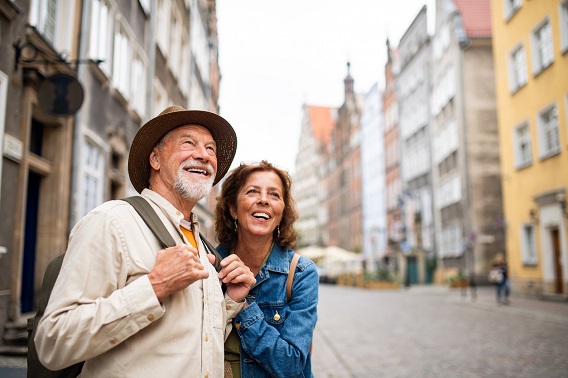 Traveling couple